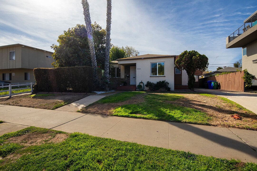 3924-3926 Lamont St in San Diego, CA - Building Photo