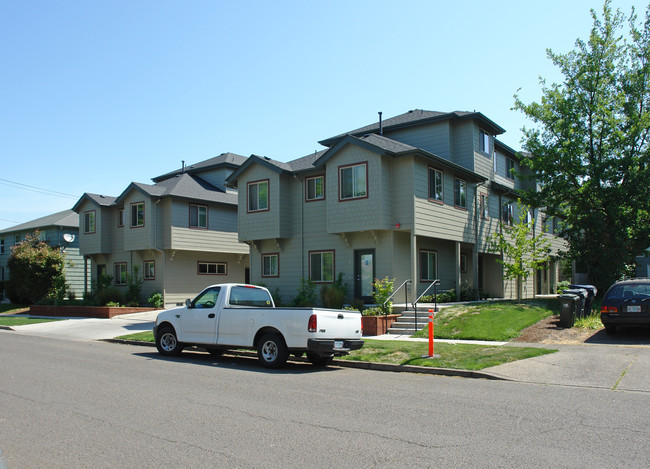 1727-1743 Mill St in Eugene, OR - Building Photo - Building Photo