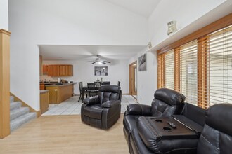 1216 N High Point Rd in Middleton, WI - Foto de edificio - Building Photo