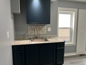 103 Elm St in Winchester, CT - Building Photo - Building Photo