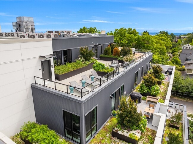 Gables Queen Anne in Seattle, WA - Building Photo - Building Photo