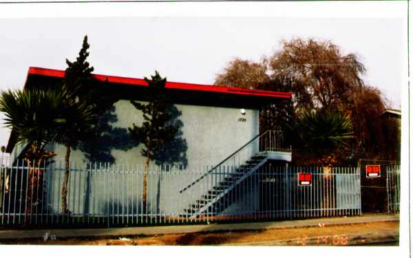 1725 7th St in Riverside, CA - Foto de edificio - Building Photo