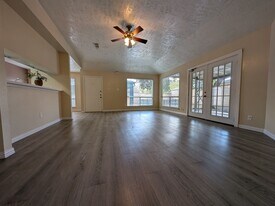 10607 Staghill Dr in Houston, TX - Building Photo