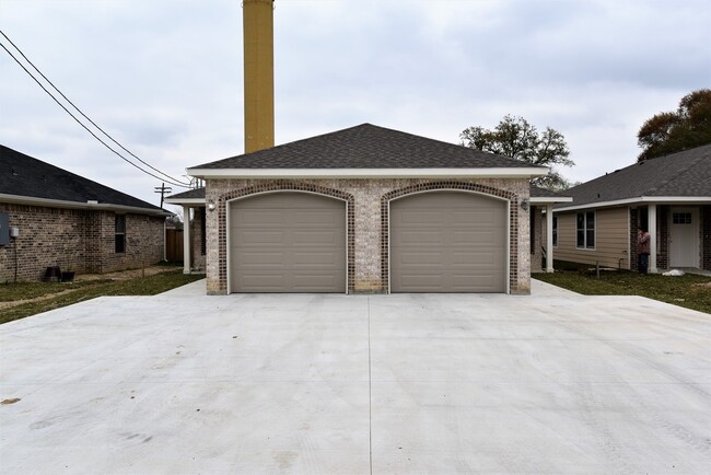 3120 Avenue G (A) in Nederland, TX - Building Photo - Building Photo