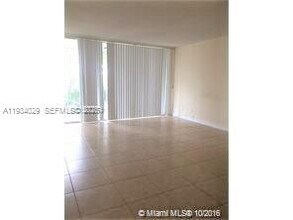 700 NW 214th St in Miami Gardens, FL - Building Photo - Building Photo