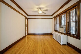 5719 N Meade Ave, Unit 11 in Chicago, IL - Foto de edificio - Building Photo