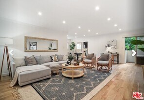 960 Larrabee St in West Hollywood, CA - Building Photo