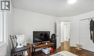 262 Patricia Ave in Kitchener, ON - Building Photo - Building Photo