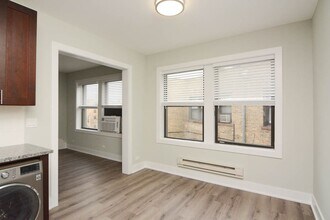 728 St Johns Ave in Highland Park, IL - Building Photo - Building Photo