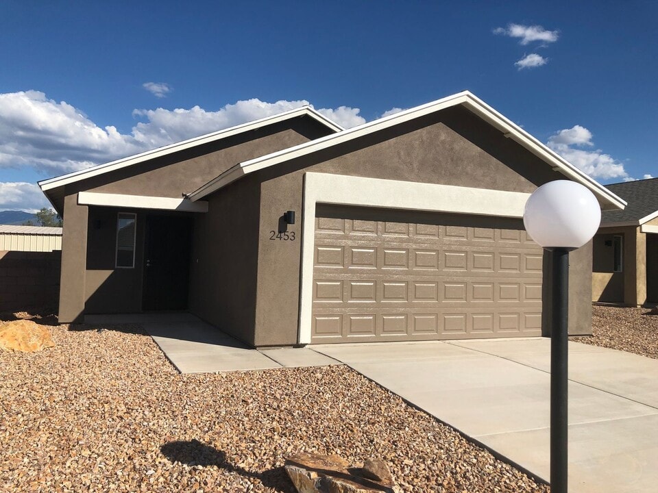 2453 South Dr in Tucson, AZ - Building Photo