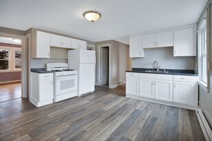 31 Tyler Ave in Plainville, CT - Building Photo