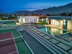 2150 N Farrell Dr in Palm Springs, CA - Building Photo - Building Photo