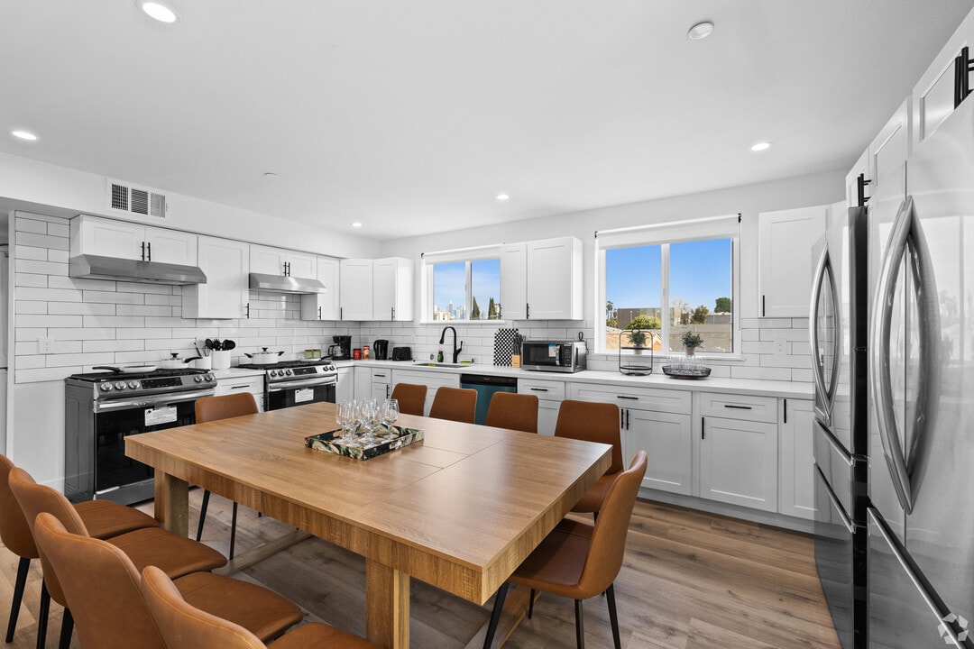 3430 Walton Ave in Los Angeles, CA - Building Photo