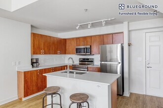 11000 NE 10th St-Unit -FL4-ID331 in Bellevue, WA - Foto de edificio - Building Photo