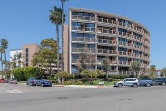 Le Rondelet Condominiums in San Diego, CA - Building Photo - Building Photo