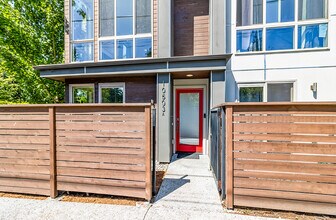 10503 Evanston Ave N in Seattle, WA - Building Photo - Building Photo