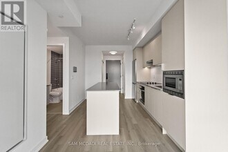 3079 Trafalgar Rd in Oakville, ON - Building Photo - Building Photo