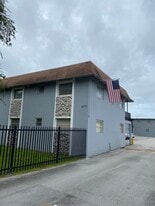 4250 SW 67th Ave, Unit 31 in Miami, FL - Building Photo