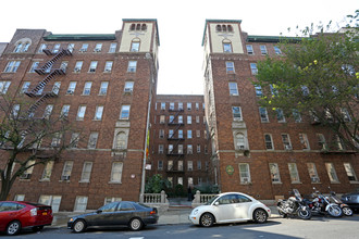 261-271 Seaman Ave in New York, NY - Building Photo - Building Photo