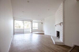 10650 Holman Ave, Unit 306 in Los Angeles, CA - Foto de edificio - Building Photo