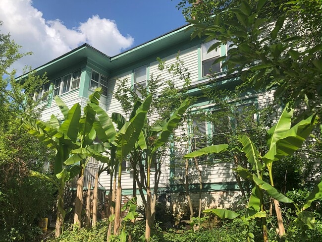 property at 841 Vedado Way NE