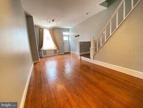 879 N Myrtlewood St in Philadelphia, PA - Building Photo - Building Photo