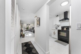 7500 NW 30th Pl in Sunrise, FL - Building Photo - Building Photo