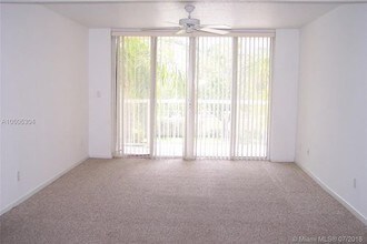 509 E Sheridan St-Unit -2F in Dania Beach, FL - Building Photo - Building Photo