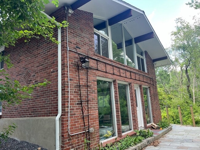 16 Foster Rd in Lexington, MA - Building Photo - Building Photo