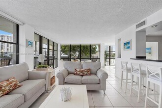 1000 Parkview Dr, Unit 221 in Hallandale Beach, FL - Building Photo - Building Photo