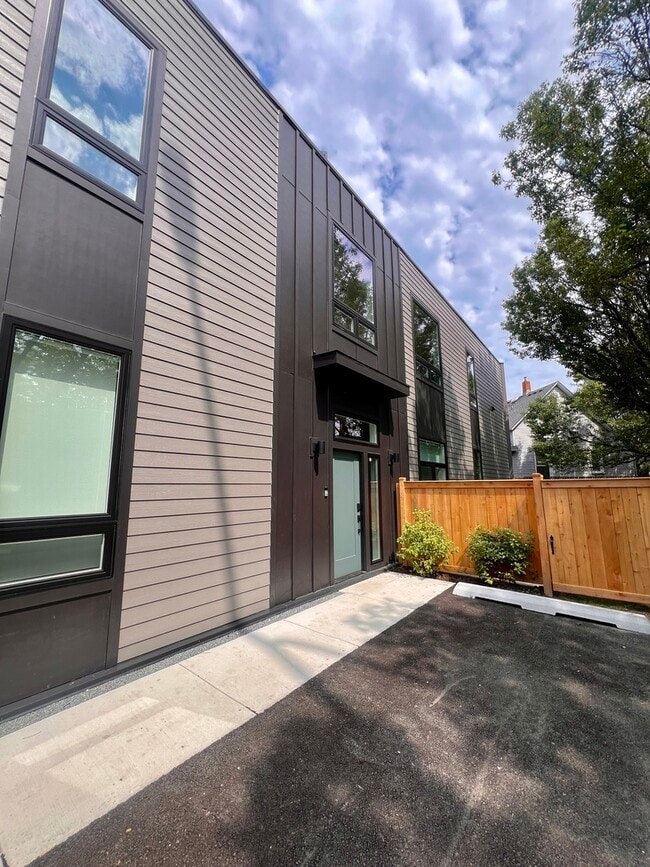 property at 3947 W Dakin St