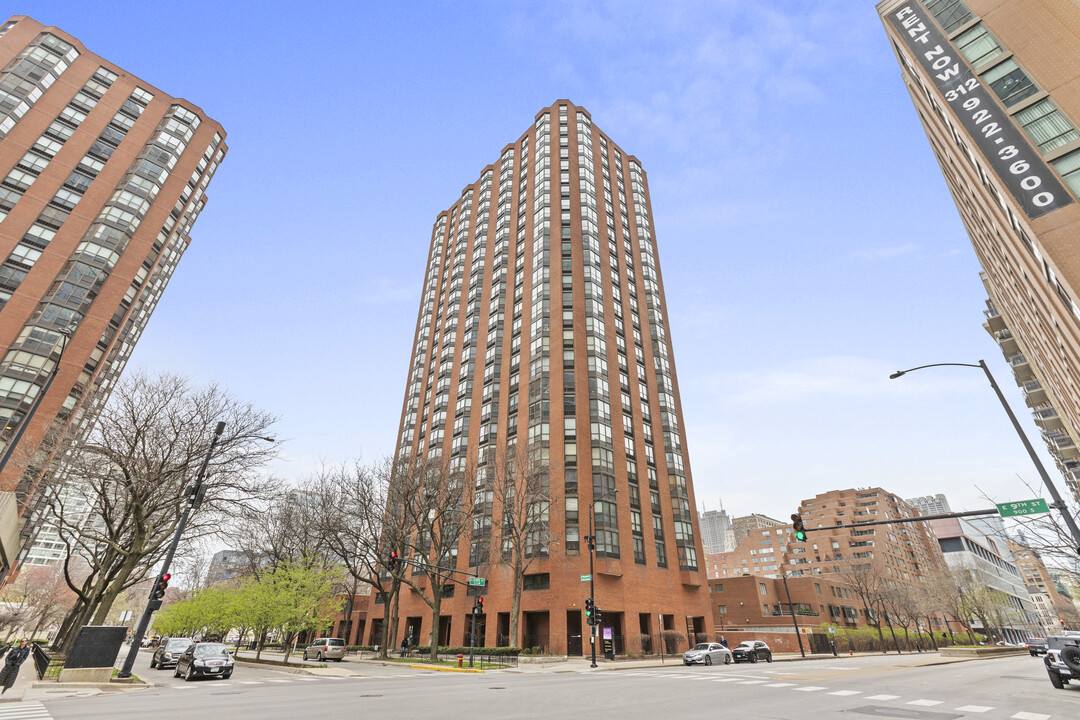 899 S Plymouth Ct in Chicago, IL - Building Photo