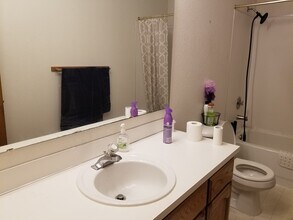 6411 72nd Dr NE in Marysville, WA - Foto de edificio - Building Photo