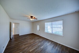 7917 N Martin Luther King Ave in Hitchcock, TX - Building Photo - Building Photo