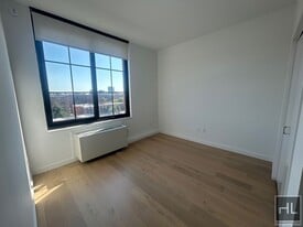 NORTHERN BOULEVARD, Unit 7W in Queens, NY - Building Photo