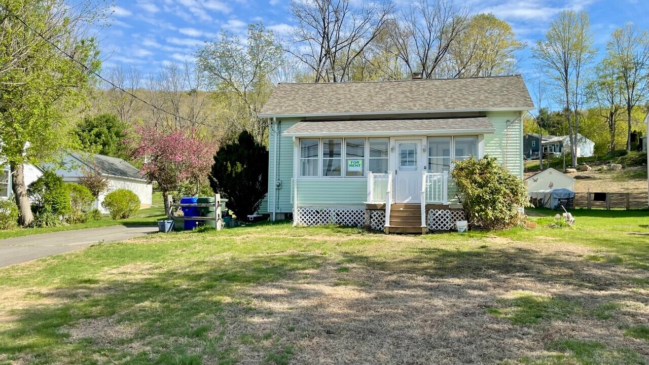 124 Branch Rd in Thomaston, CT - Building Photo
