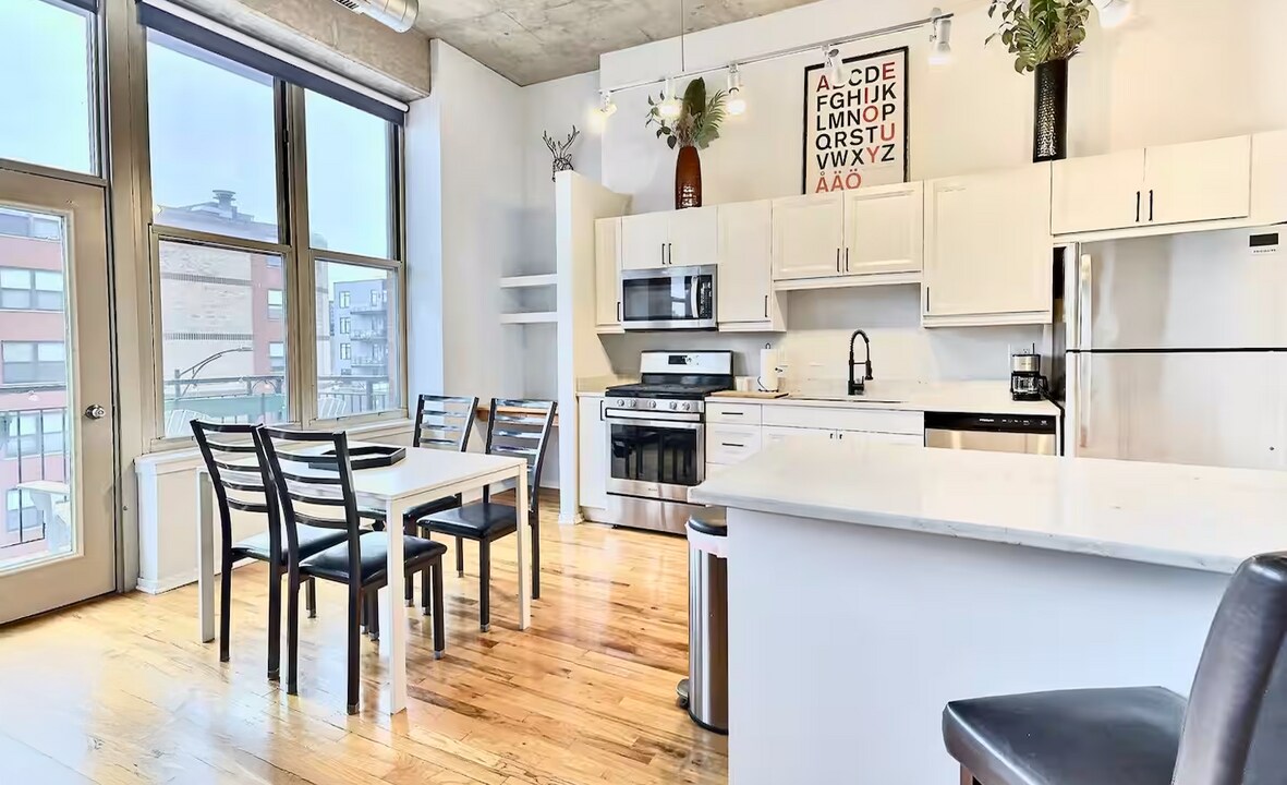6 S Laflin St, Unit 403 in Chicago, IL - Building Photo