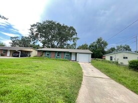 306 Lancaster Dr, Unit Bedrooms in Tallahassee, FL - Building Photo