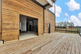 28 Cmdr. Runco Ln in Seabrook, TX - Building Photo - Building Photo