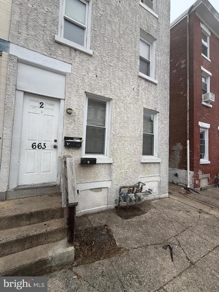 663 Kohn St