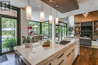 363 Morrison Rd in Oakville, ON - Building Photo - Building Photo