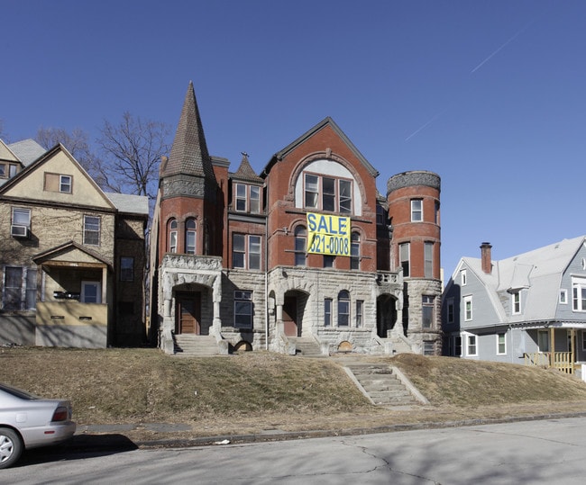 The Historic Georgia Row House in Omaha, NE - Foto de edificio - Building Photo