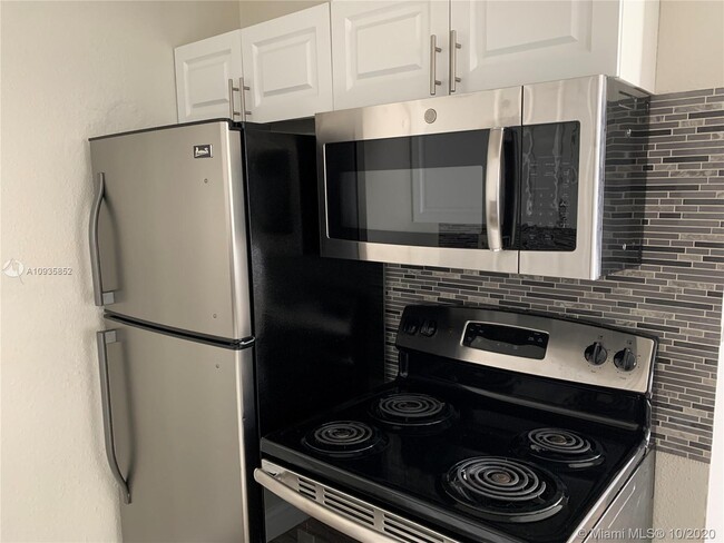 2324 Madison St-Unit -24 in Hollywood, FL - Foto de edificio - Building Photo
