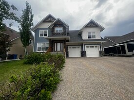 11015-11109 109 St in Fort St John, BC - Building Photo