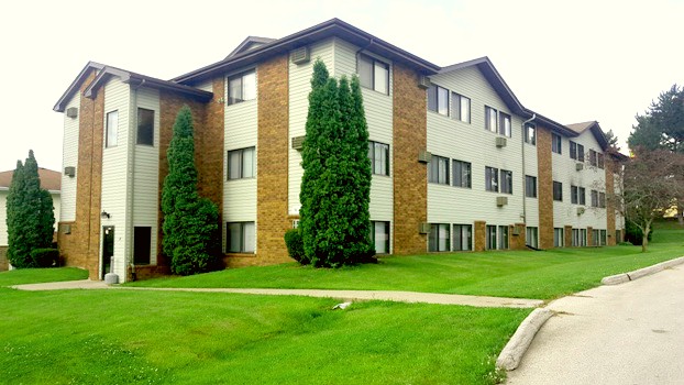 Newton Apartments in Newton, IA - Building Photo