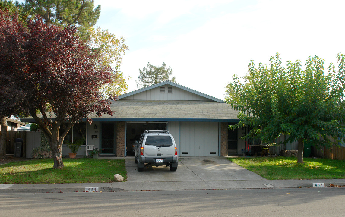 432 Lincoln Ave in Rohnert Park, CA - Building Photo