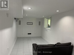 126 Pioneer Ln in Vaughan, ON - Building Photo - Building Photo