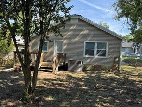 1021 Green St in Stephenville, TX - Foto de edificio - Building Photo