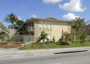 King Apartments in North Miami, FL - Foto de edificio - Building Photo