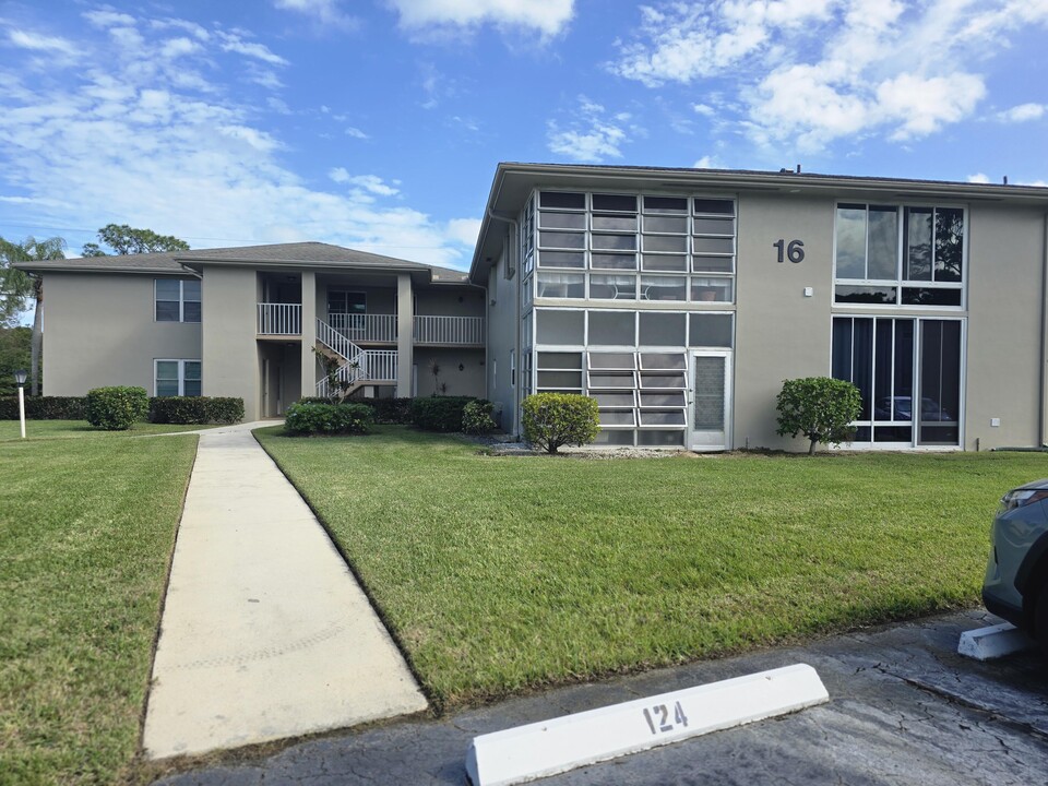 16 Lake Vista Trail in Port St. Lucie, FL - Building Photo